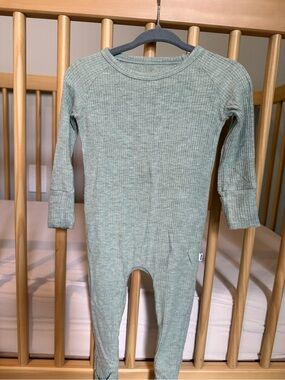 Little Sleepies 3-6M Heather Sage Ribbed Crescent Zippy (EUC)